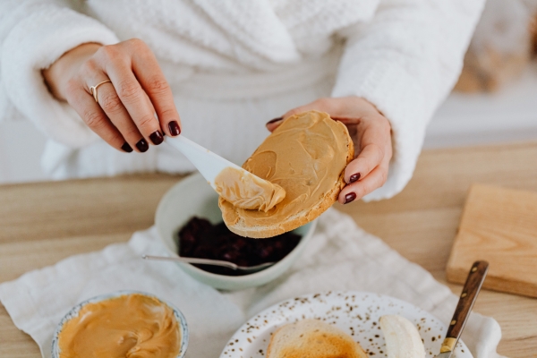 Benefits and Drawbacks Of Eating Peanut Butter